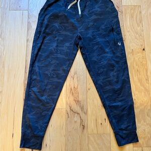 Vuori Men's Black Camo Sunday Performance Jogger